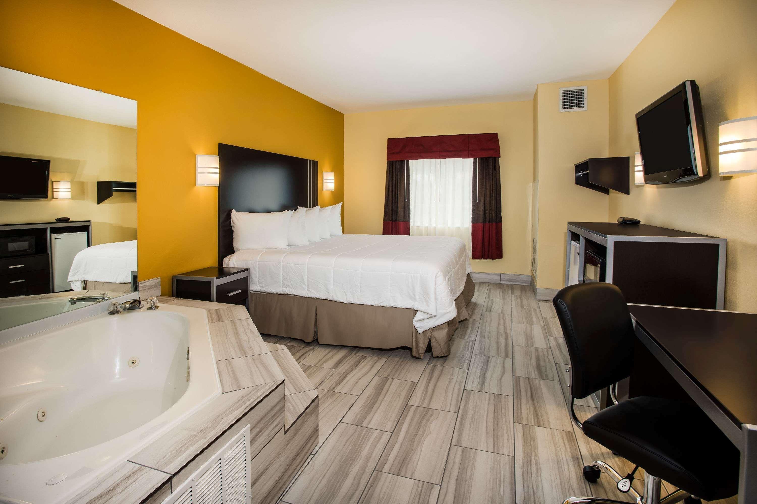 Days Inn & Suites By Wyndham Augusta Near Fort Eisenhower Kültér fotó