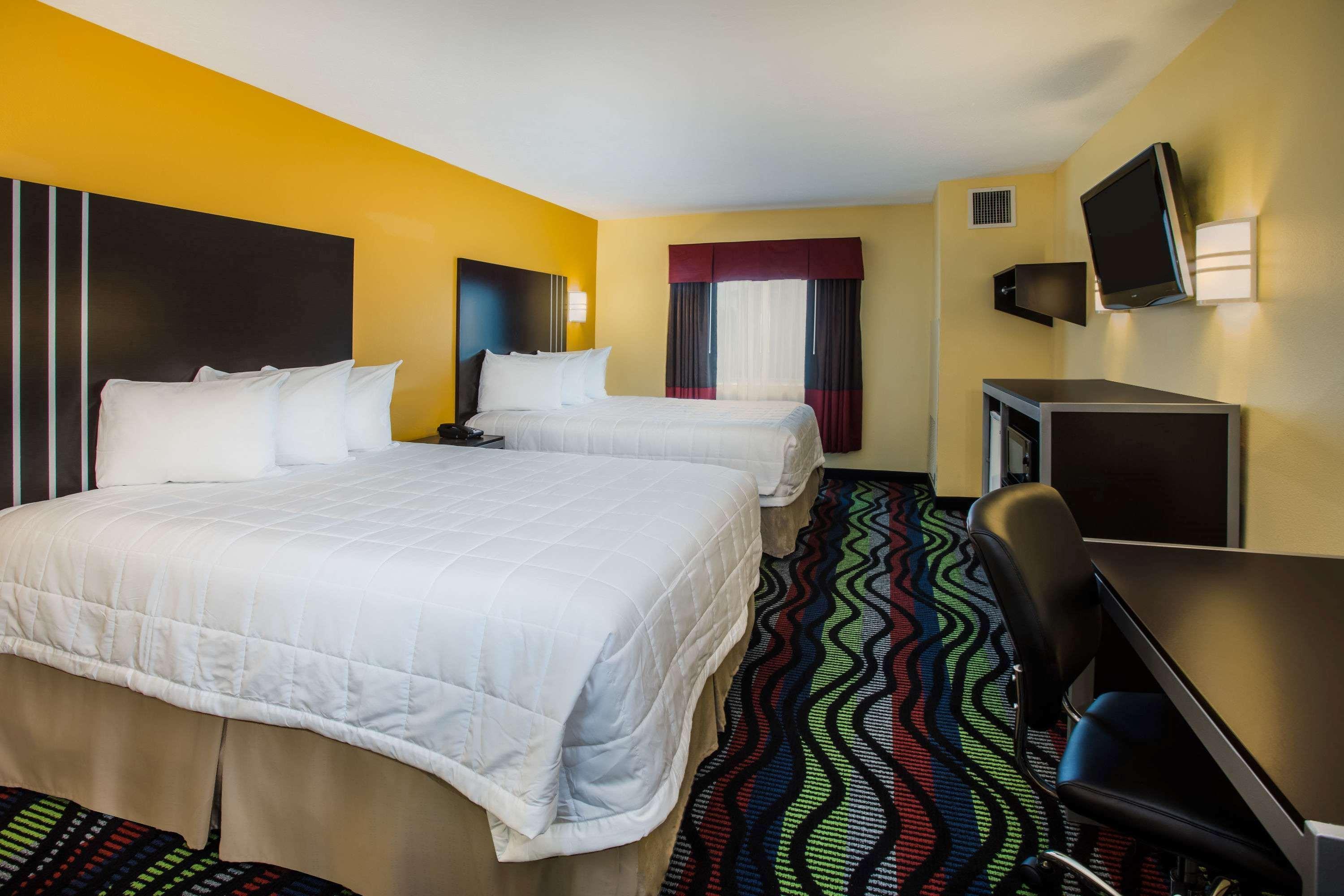 Days Inn & Suites By Wyndham Augusta Near Fort Eisenhower Kültér fotó