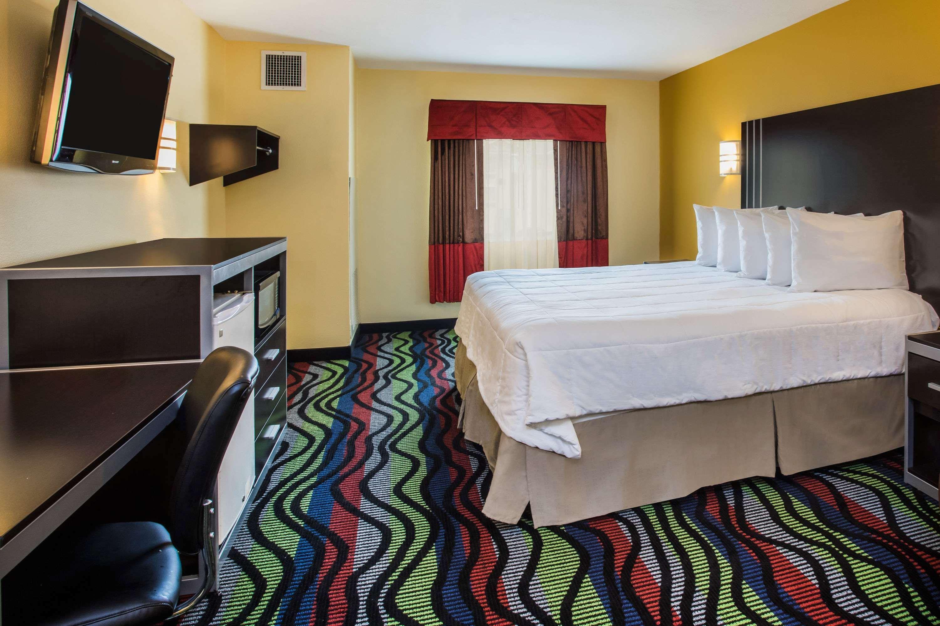 Days Inn & Suites By Wyndham Augusta Near Fort Eisenhower Kültér fotó