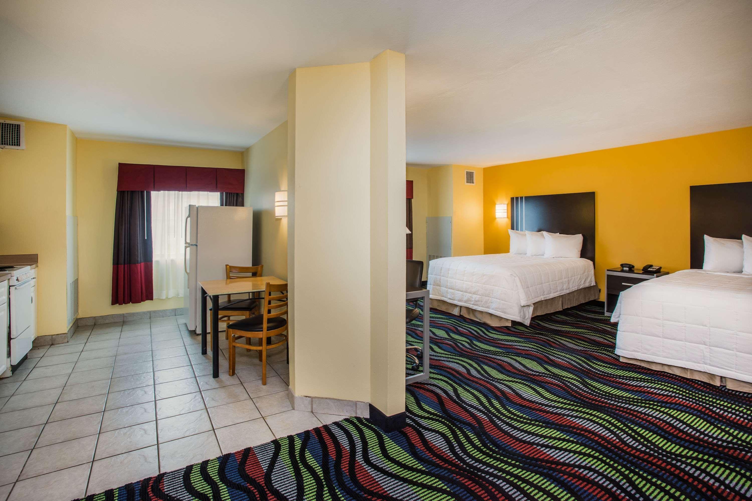 Days Inn & Suites By Wyndham Augusta Near Fort Eisenhower Kültér fotó