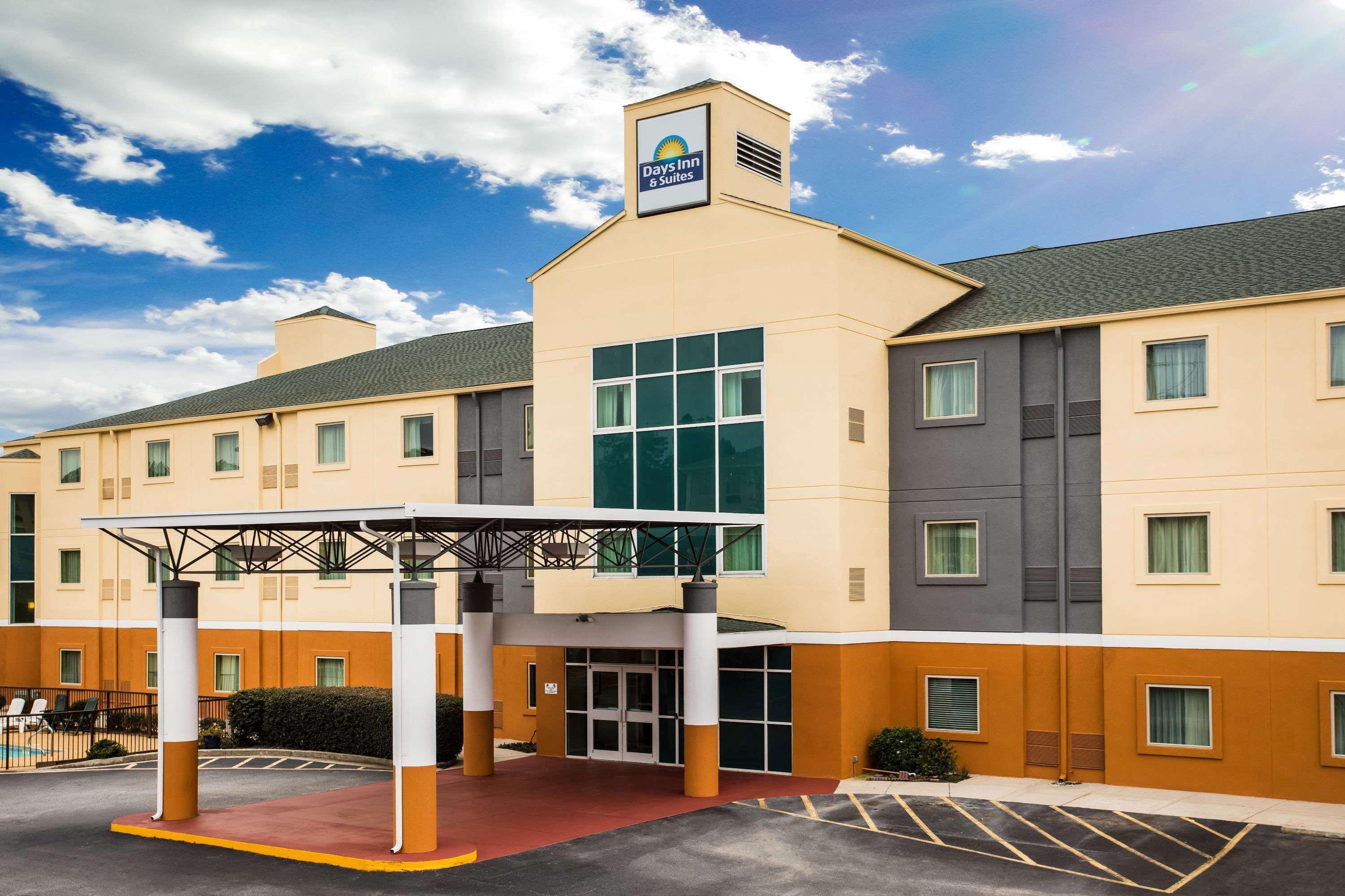 Days Inn & Suites By Wyndham Augusta Near Fort Eisenhower Kültér fotó