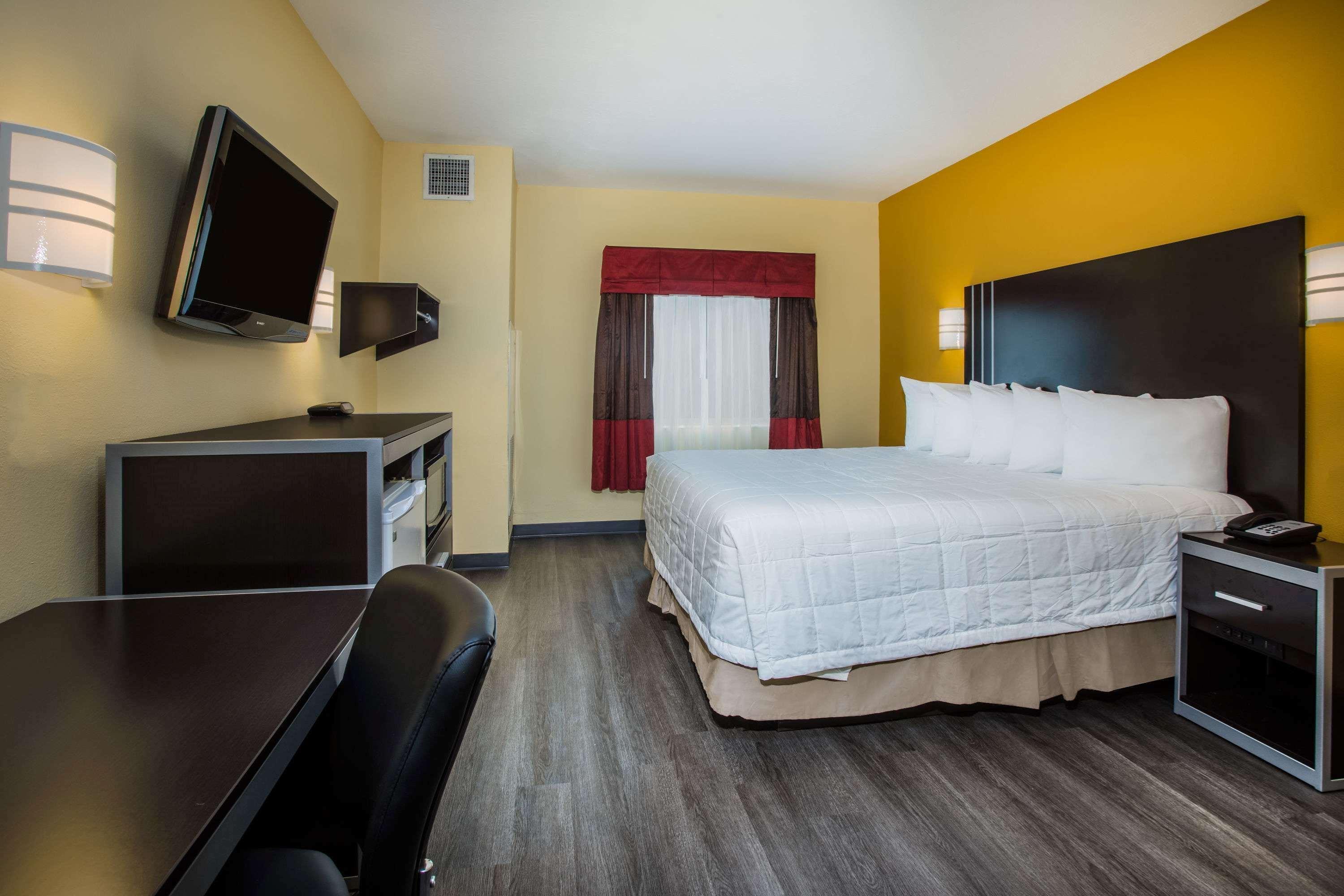 Days Inn & Suites By Wyndham Augusta Near Fort Eisenhower Kültér fotó