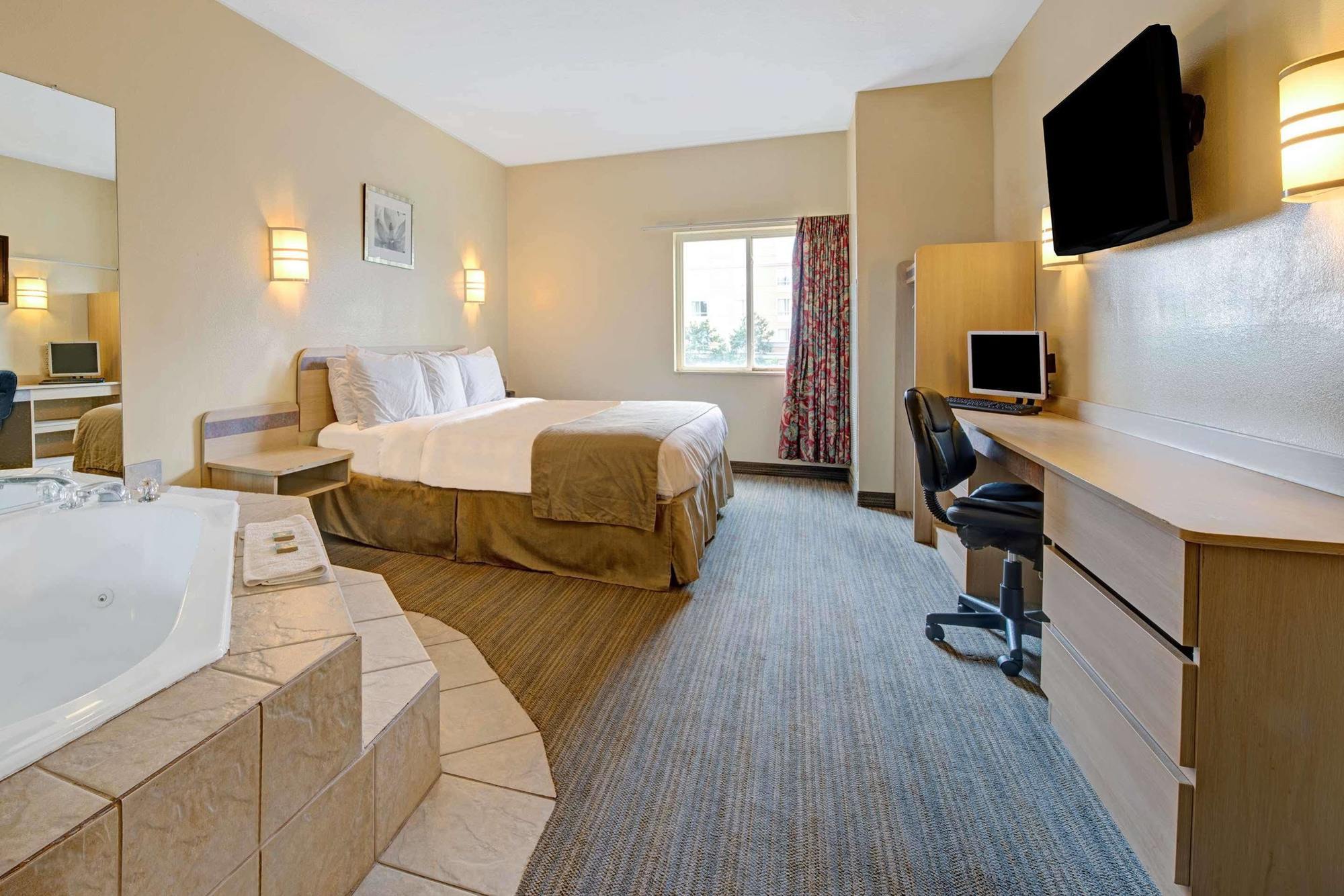 Days Inn & Suites By Wyndham Augusta Near Fort Eisenhower Kültér fotó