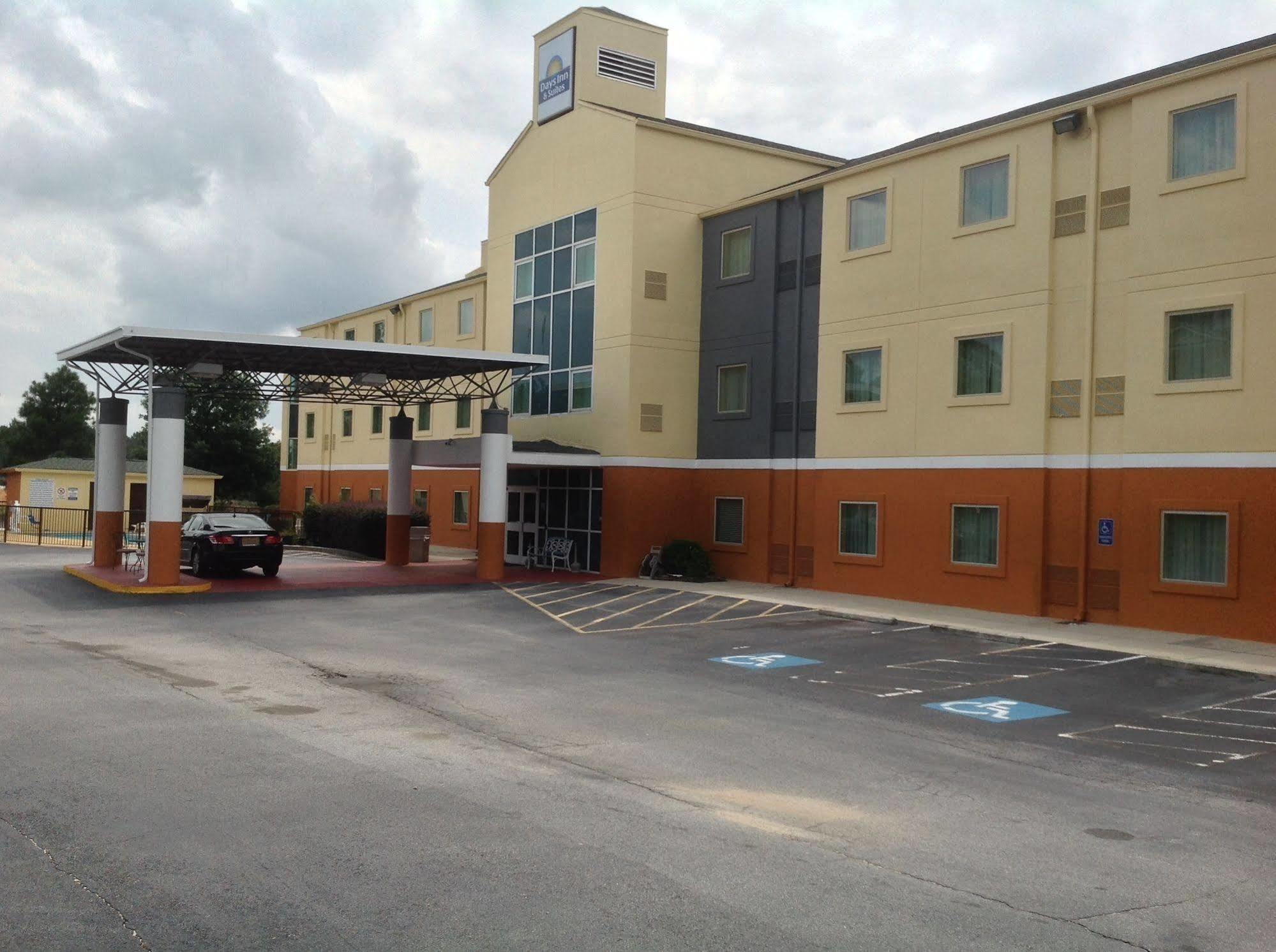 Days Inn & Suites By Wyndham Augusta Near Fort Eisenhower Kültér fotó