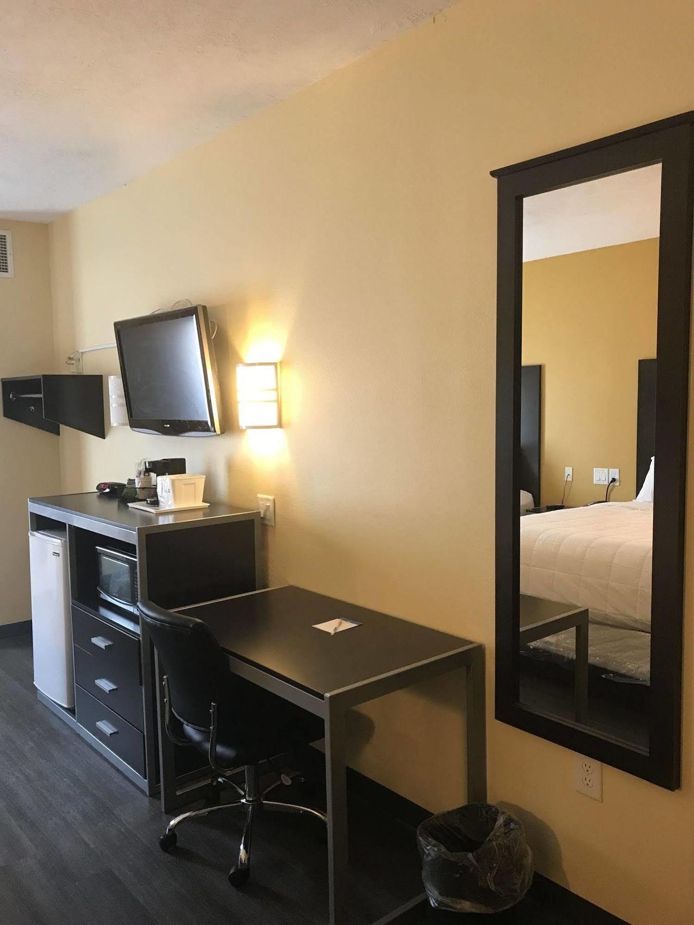 Days Inn & Suites By Wyndham Augusta Near Fort Eisenhower Kültér fotó