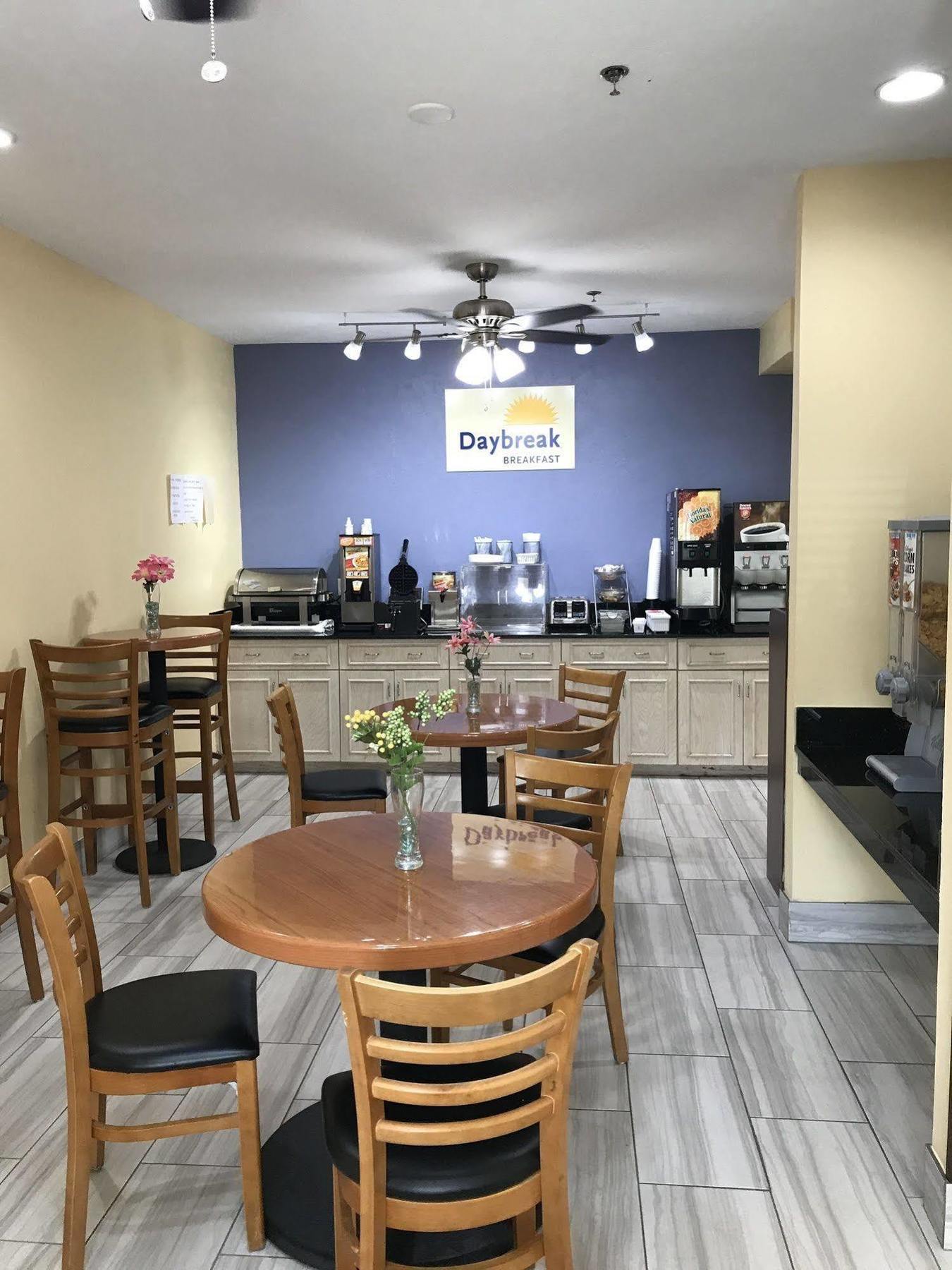 Days Inn & Suites By Wyndham Augusta Near Fort Eisenhower Kültér fotó