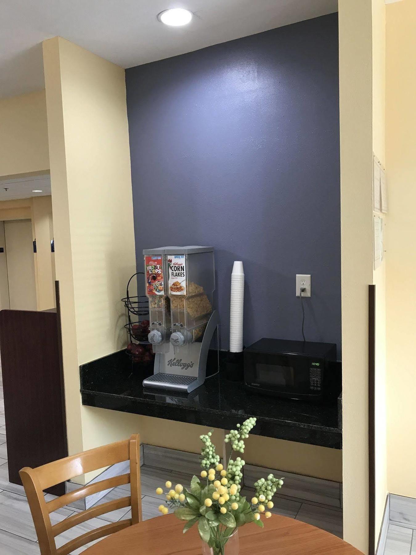 Days Inn & Suites By Wyndham Augusta Near Fort Eisenhower Kültér fotó