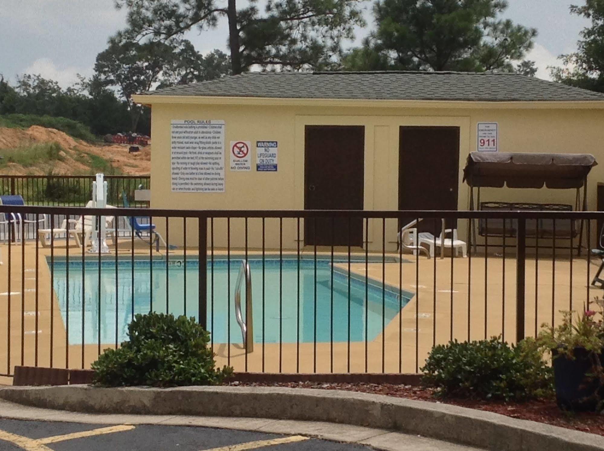 Days Inn & Suites By Wyndham Augusta Near Fort Eisenhower Kültér fotó