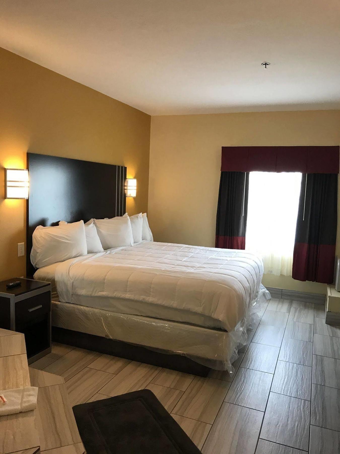 Days Inn & Suites By Wyndham Augusta Near Fort Eisenhower Kültér fotó