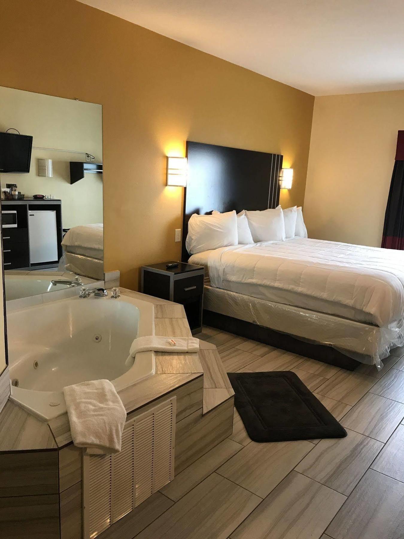 Days Inn & Suites By Wyndham Augusta Near Fort Eisenhower Kültér fotó