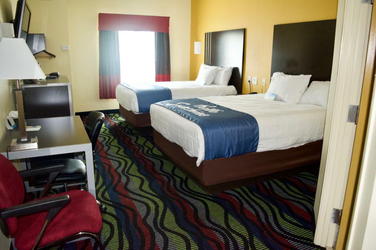 Days Inn & Suites By Wyndham Augusta Near Fort Eisenhower Kültér fotó